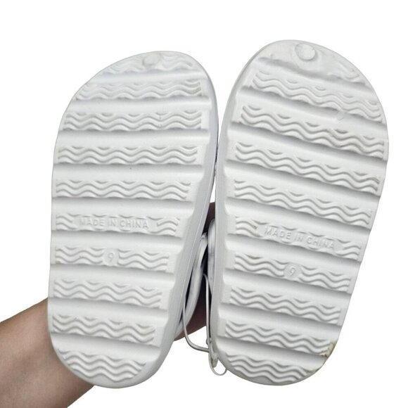 NWT Childrens White Clogs With Rainbow & Flower Decor Slip On - Picture 3 of 11